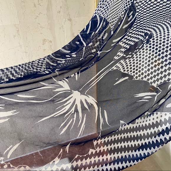 Vintage geometric/floral print scarf or wrap - Picture 2 of 2